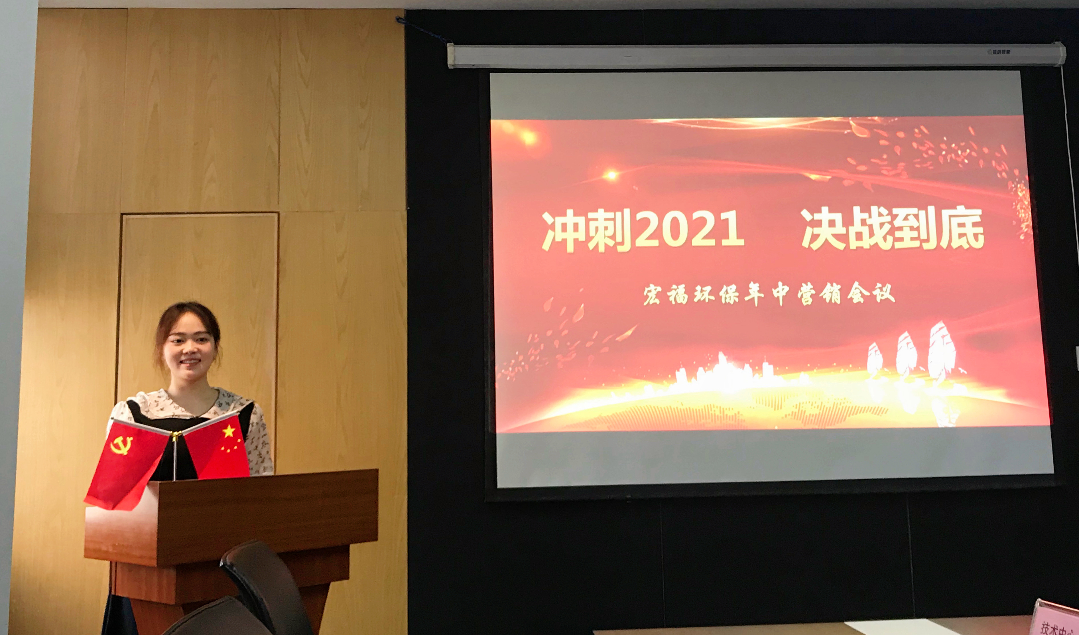 61234e7dbae53.jpg 开头主持照.jpg